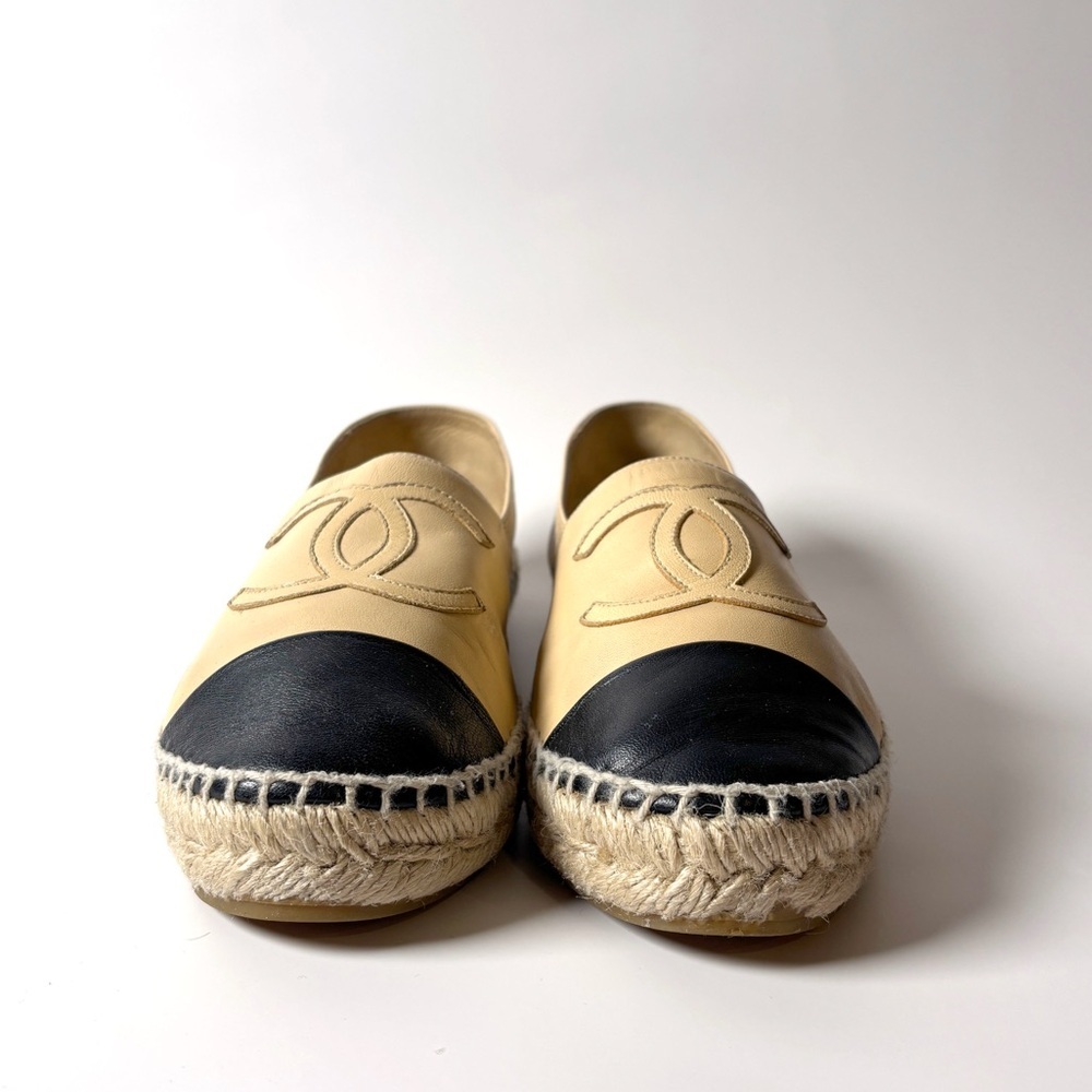 Chanel Beige Black Leather Espadrilles – Two-Tone Cap Toe Flats, size 6